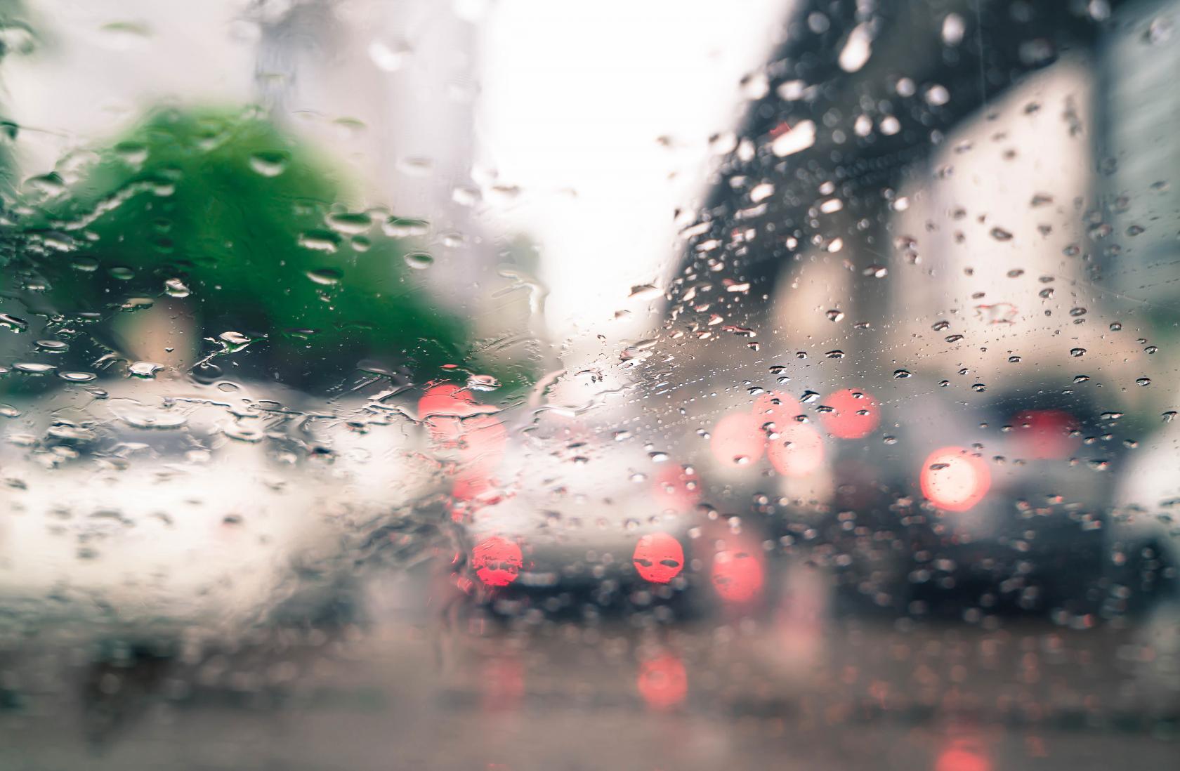 rain-drops-car-glass.jpg