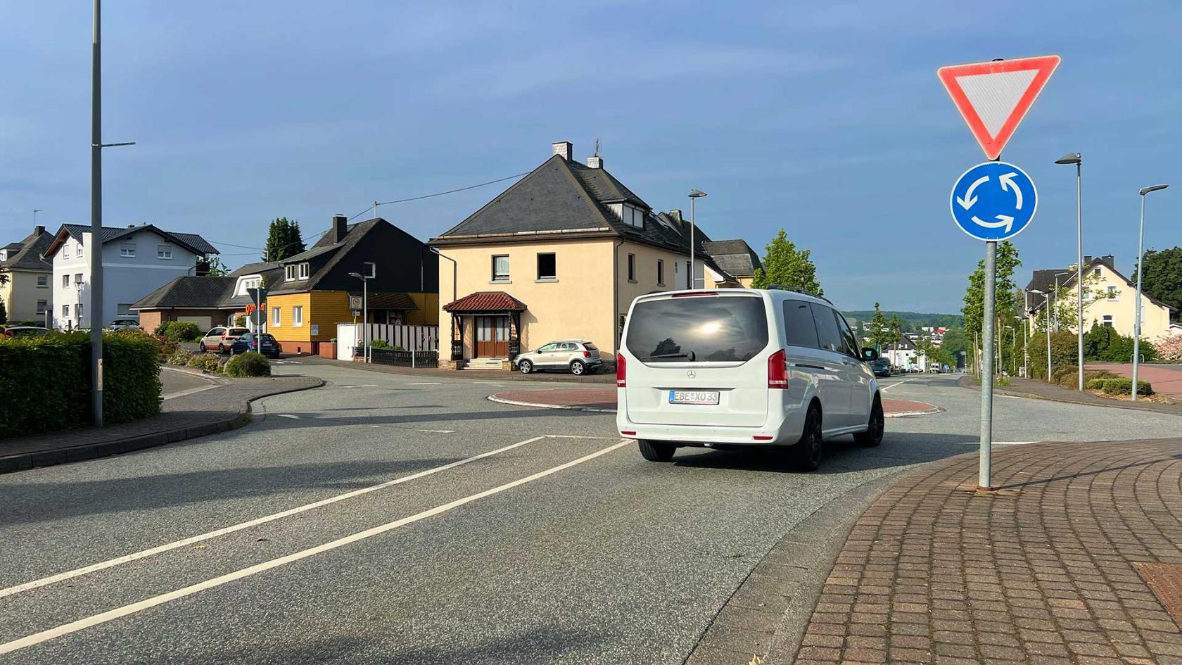 IMG_5906_EinfahrenKreisverkehr.jpg